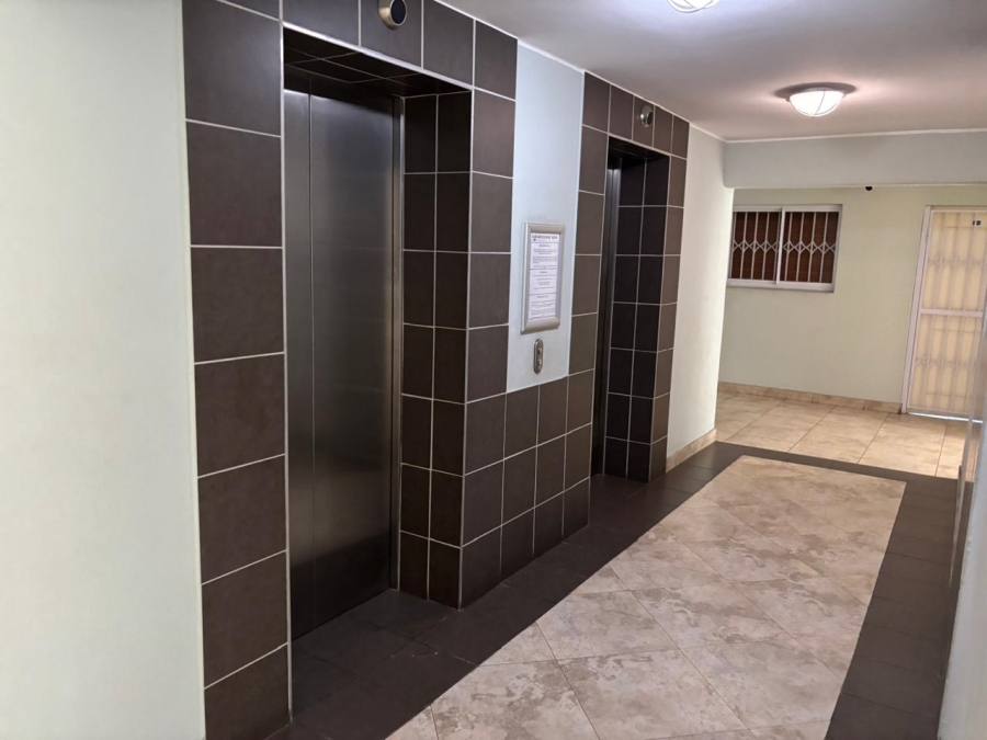 To Let 1 Bedroom Property for Rent in Salt River Western Cape